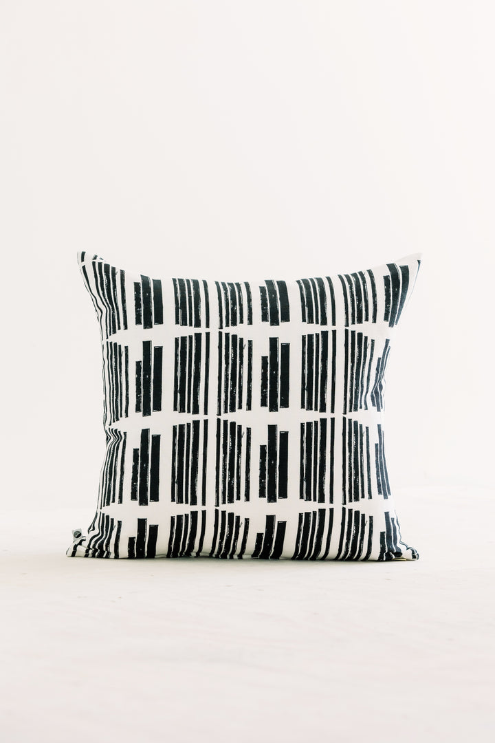 Marguerite in Clairvoyant 20" x 20" Pillow