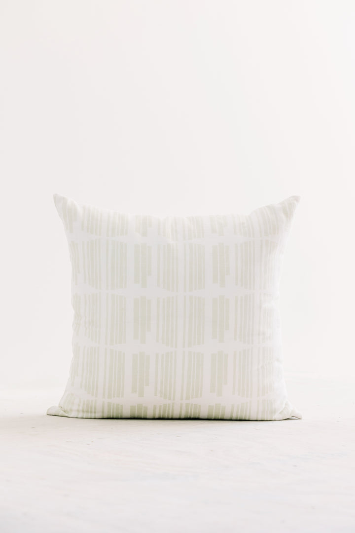 Marguerite in Neptune 24" x 24" Pillow