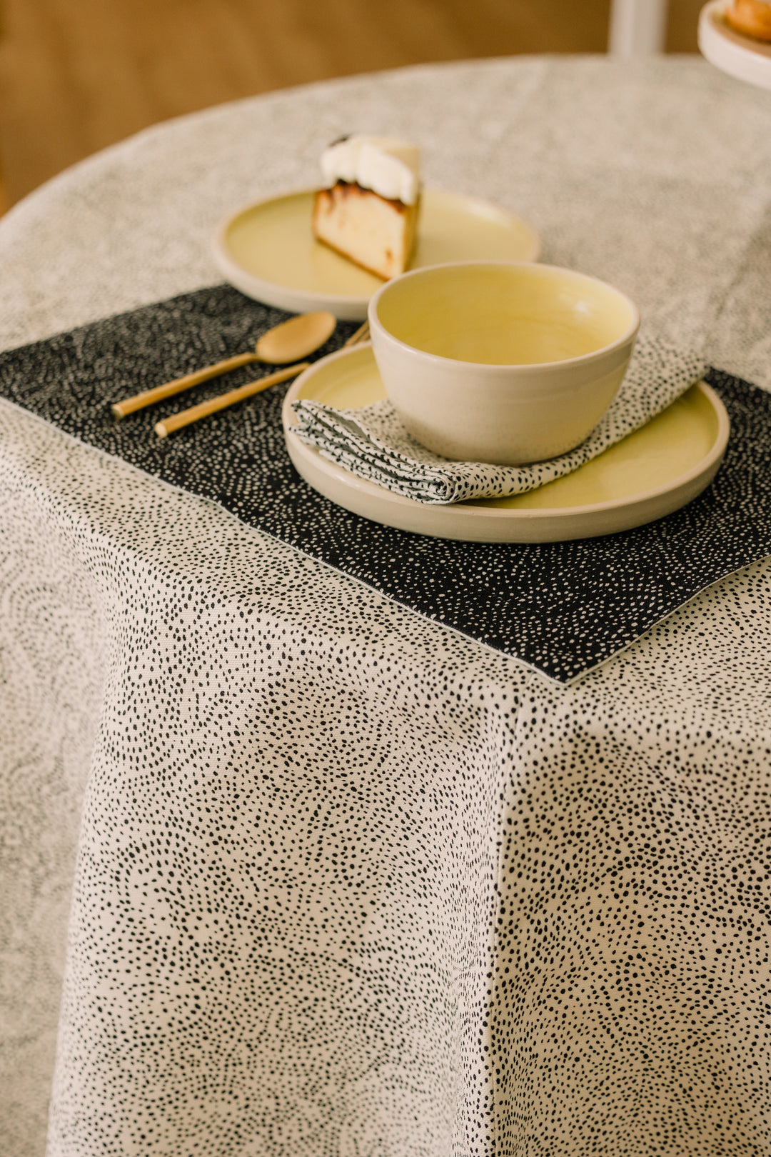 Palizada in Albatross 70" x 70" Round Tablecloth - at300nelson